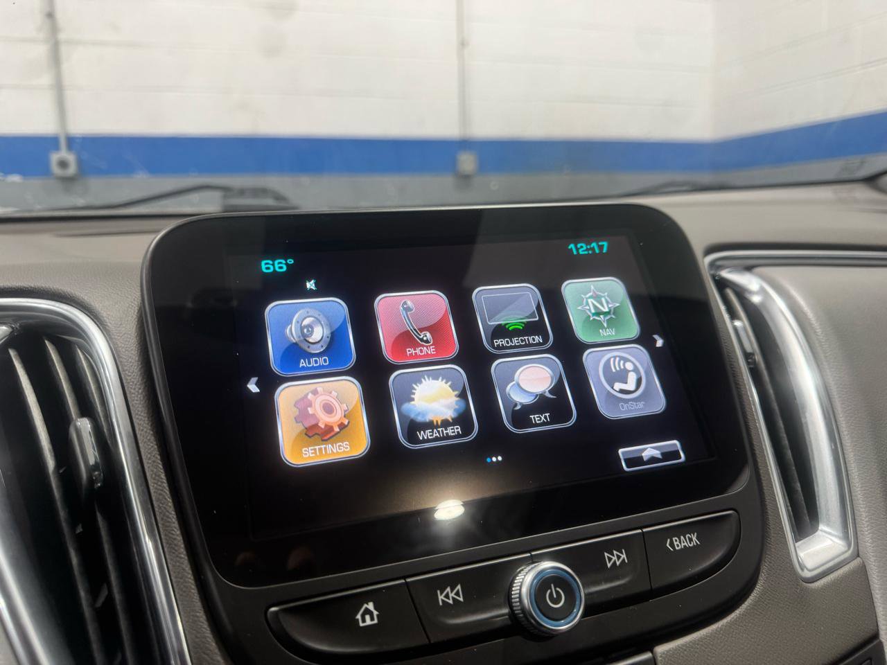 Used 2018 Chevrolet Malibu Premier w/ Premier Sun and Wheel Package FWD image 31