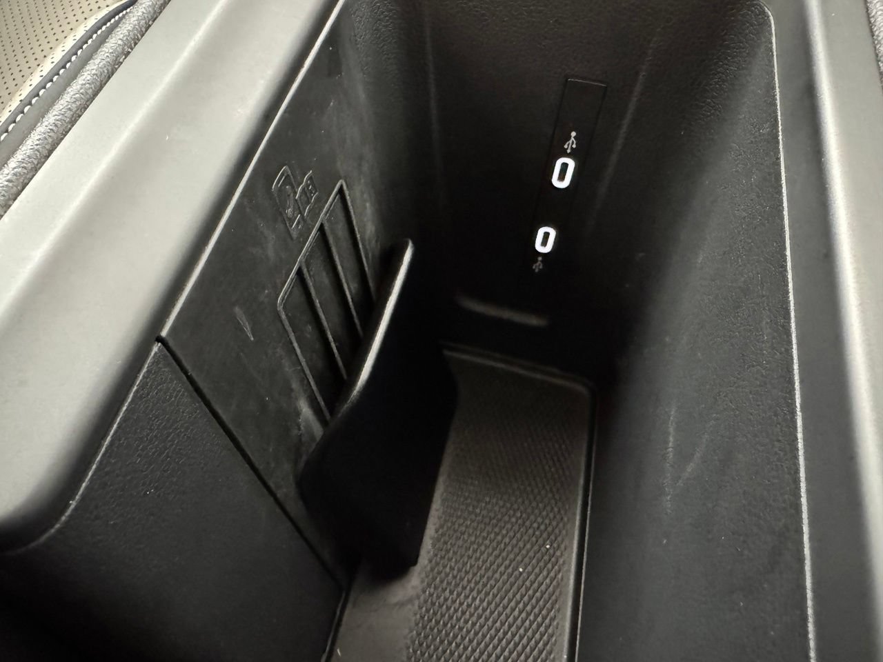 Used 2025 Volkswagen Tiguan SE w/ Panoramic Sunroof Package AWD/4WD image 29
