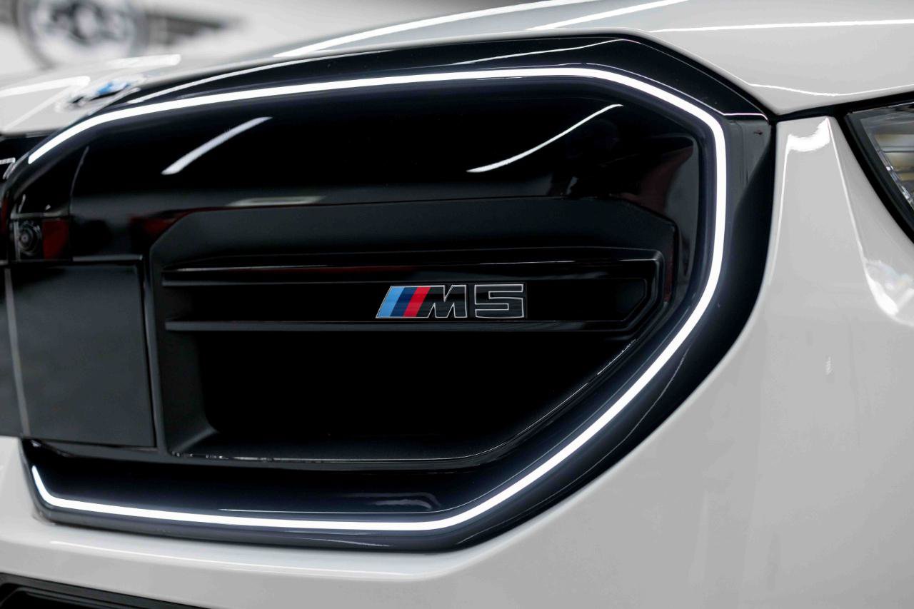Used 2025 BMW M5 w/ Carbon Package AWD/4WD image 13