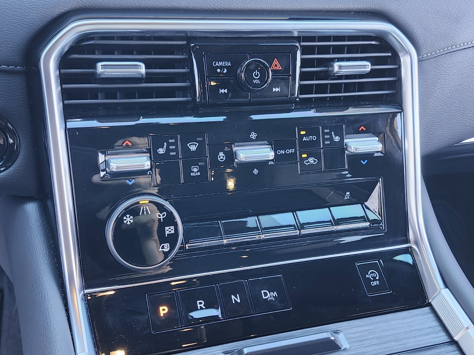 Used 2025 Nissan Armada SL w/ Captain's Chari Seat Package image 37