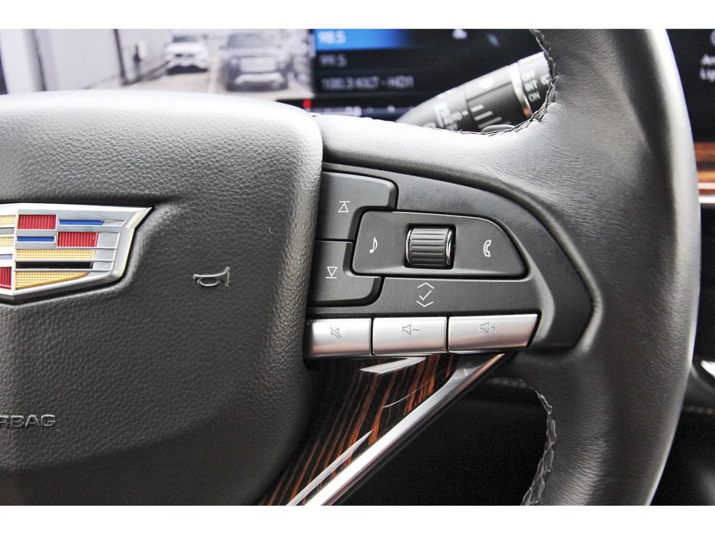 Used 2024 Cadillac Escalade ESV Luxury RWD image 17
