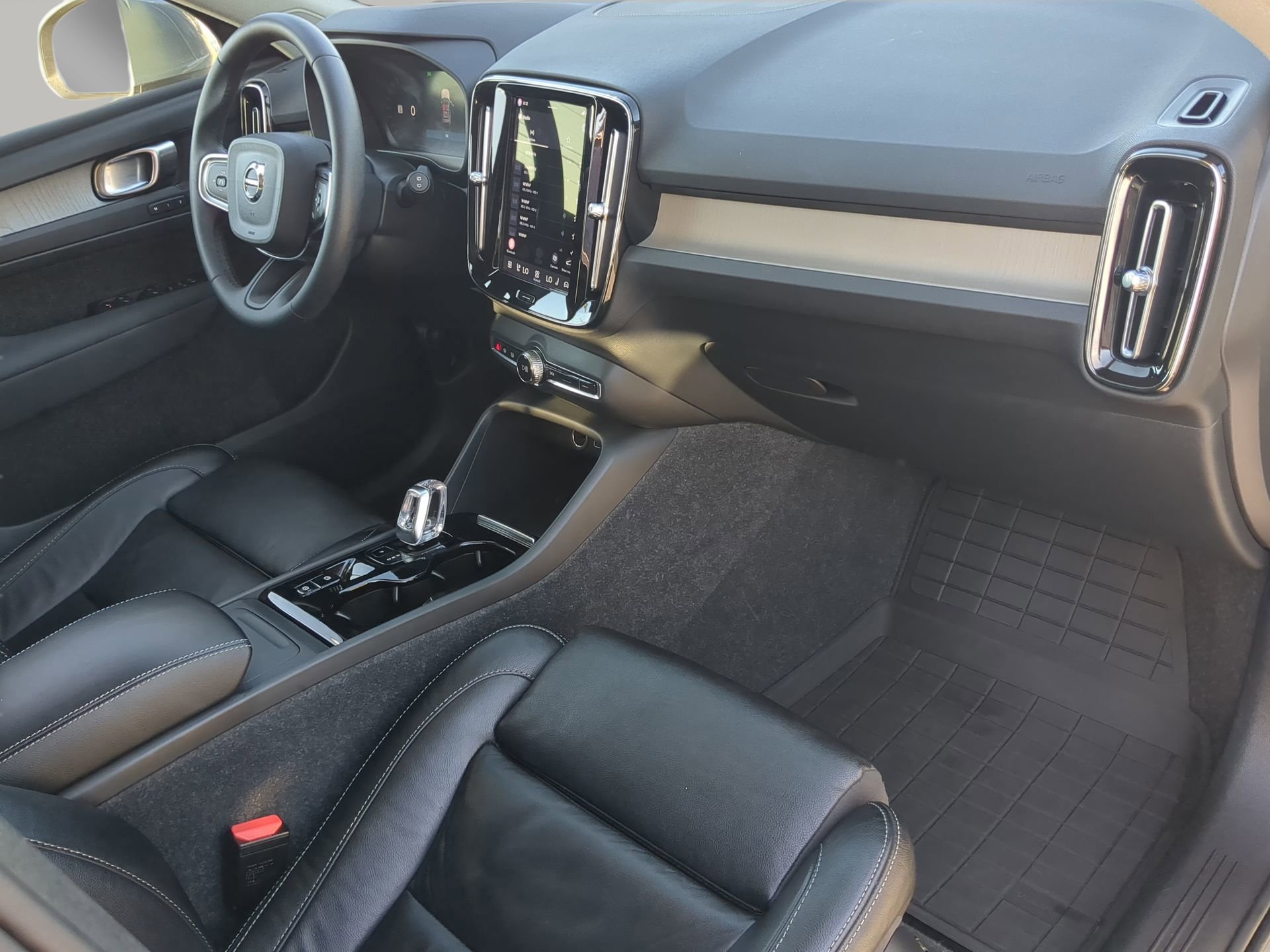 Used 2023 Volvo XC40 B5 Plus w/ Protection Package Premier AWD/4WD image 49