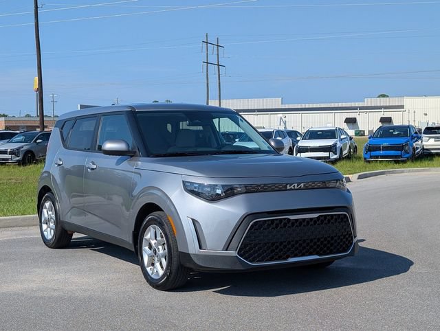 Used 2025 Kia Soul LX w/ LX Technology Package FWD image 9