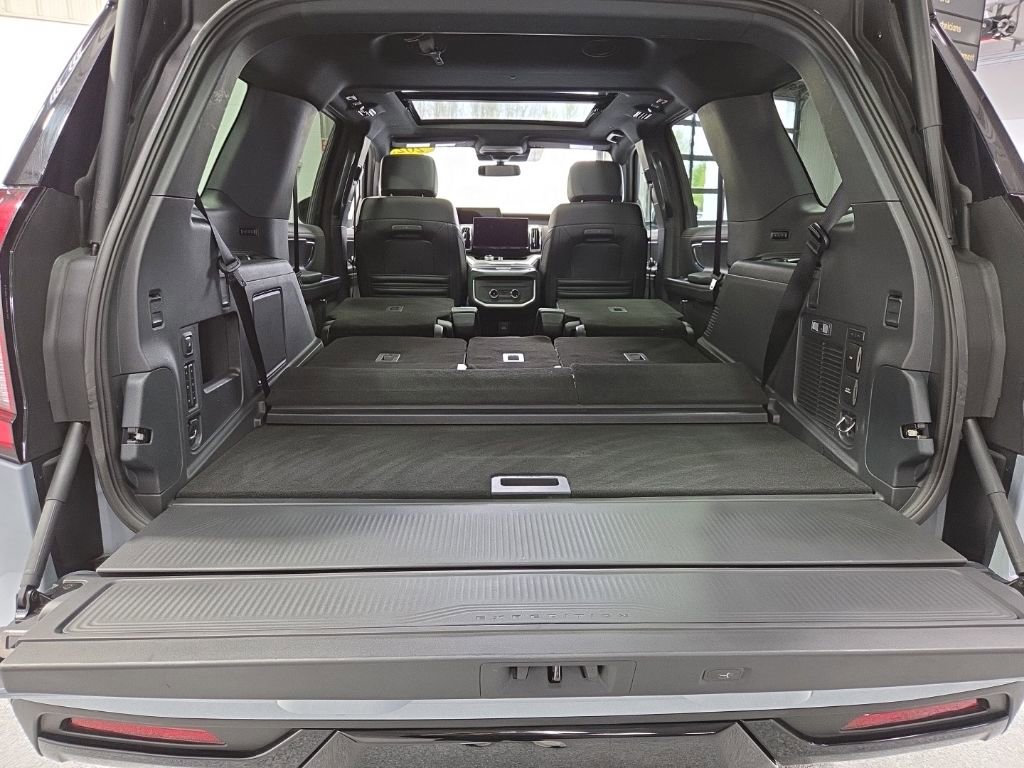 Used 2025 Ford Expedition Tremor AWD/4WD image 42