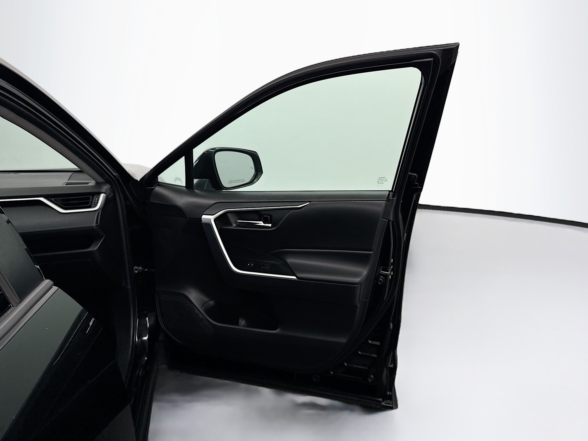 Used 2021 Toyota RAV4 XLE FWD image 31
