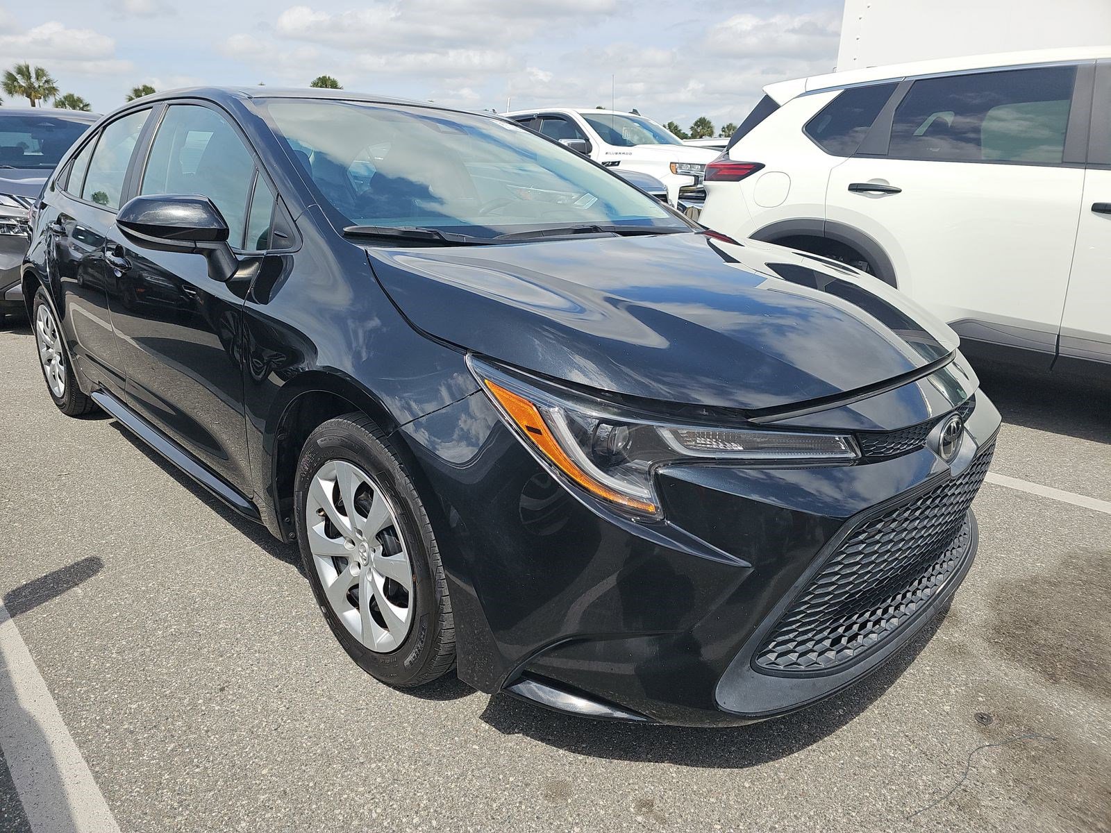 Used 2022 Toyota Corolla LE FWD image 4