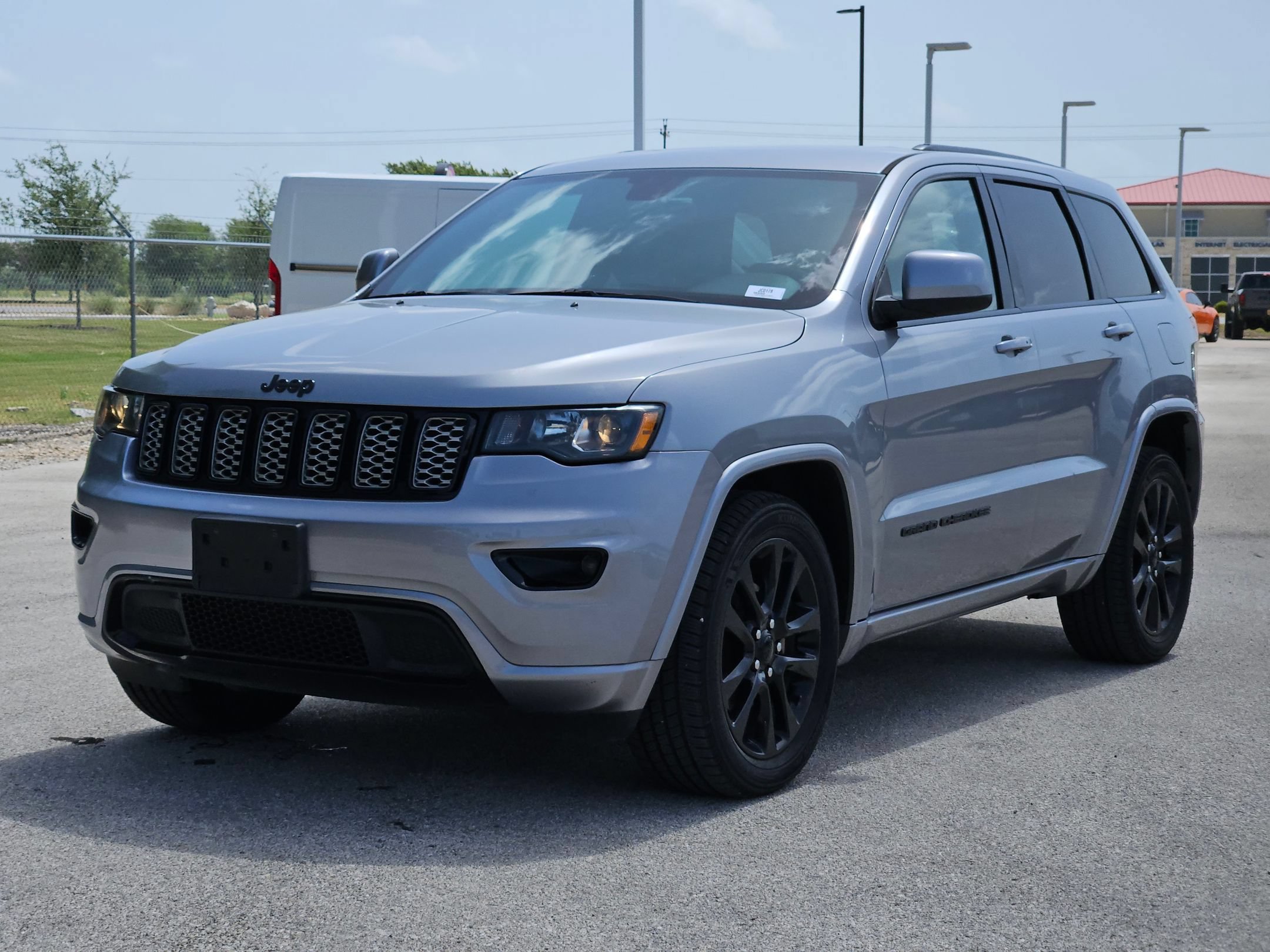 Used 2018 Jeep Grand Cherokee Altitude RWD image 7