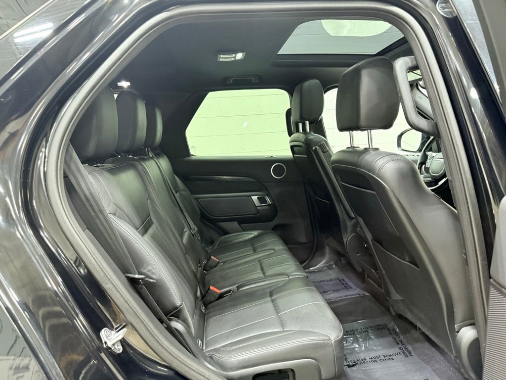 Used 2017 Land Rover Discovery SE image 50