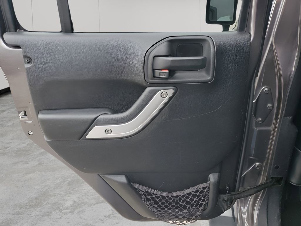 Used 2014 Jeep Wrangler Unlimited Sahara w/ Connectivity Group image 17