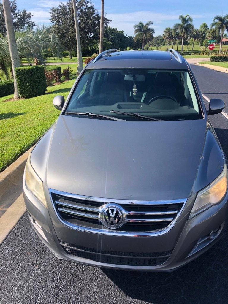 Used 2010 Volkswagen Tiguan Wolfsburg Edition FWD image 4