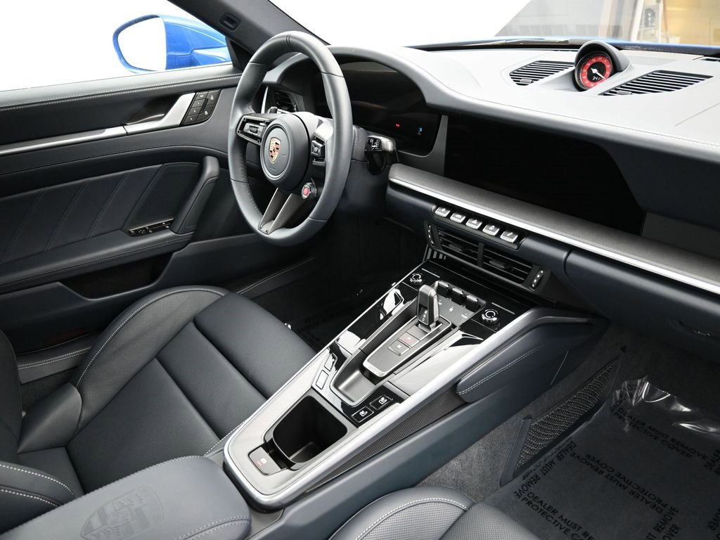 Used 2025 Porsche 911 Carrera image 9