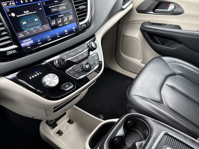 Used 2024 Chrysler Pacifica Touring-L image 26