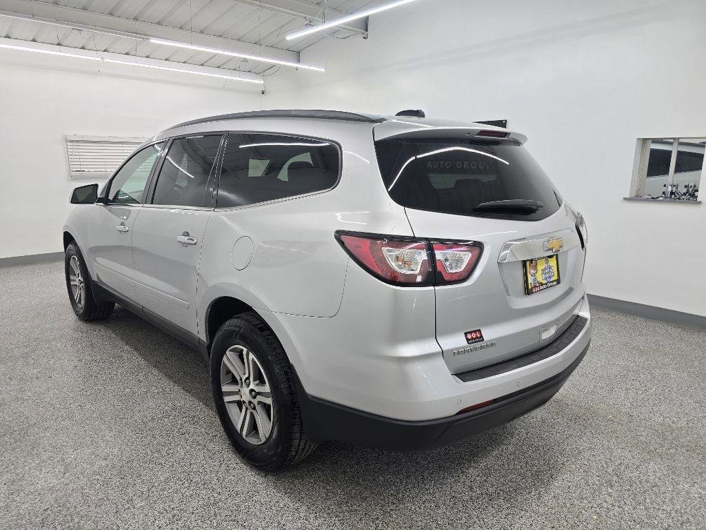 Used 2017 Chevrolet Traverse LT FWD image 4
