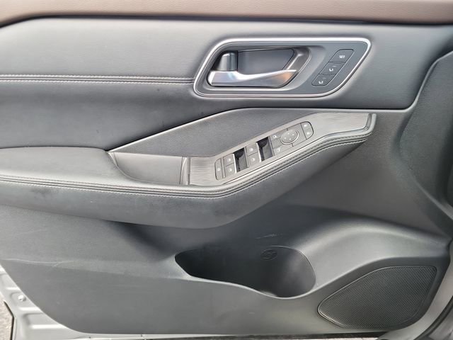 Used 2023 Nissan Rogue Platinum w/ Platinum Premium Package image 28