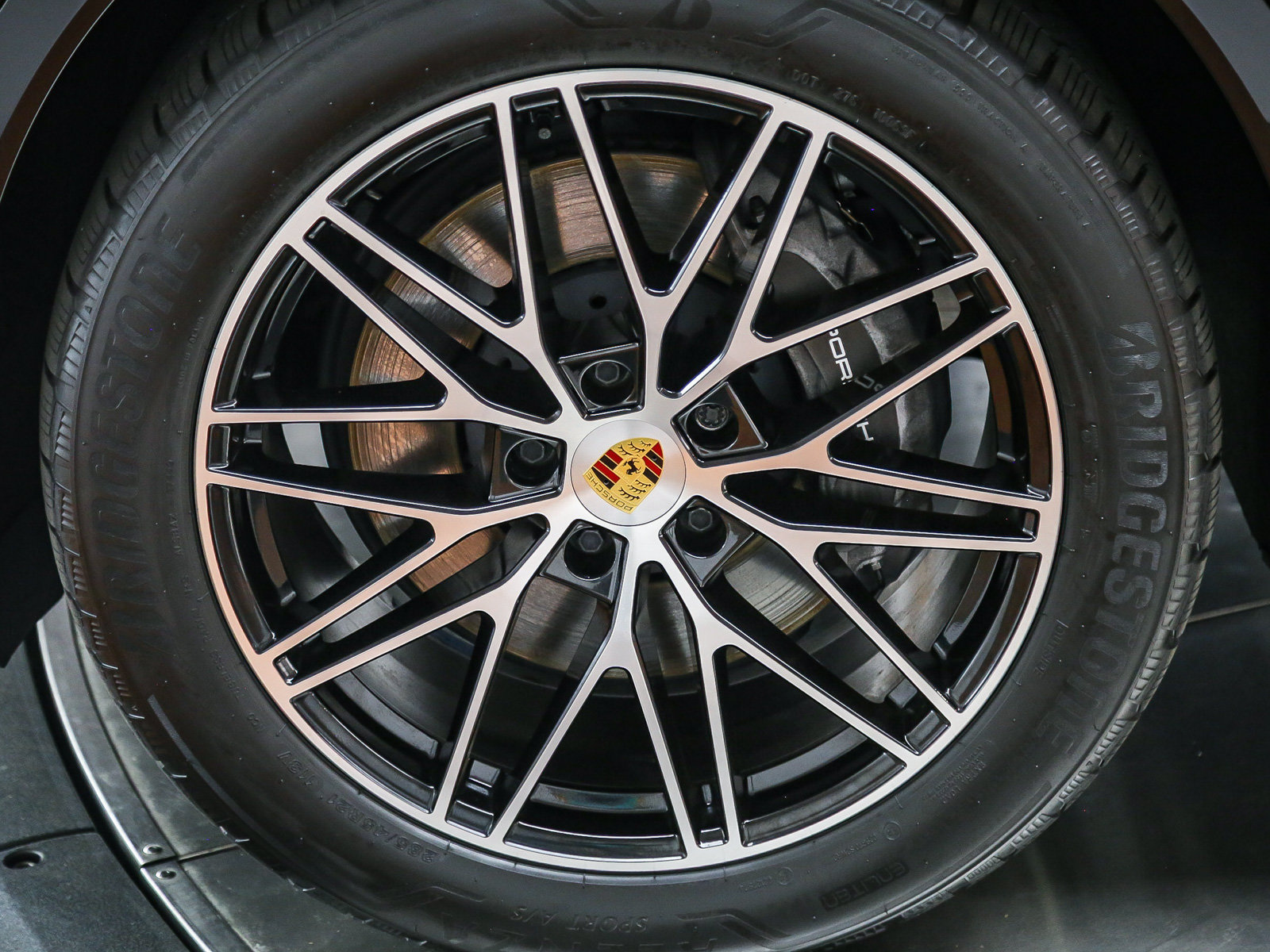 Certified 2024 Porsche Cayenne AWD/4WD image 13