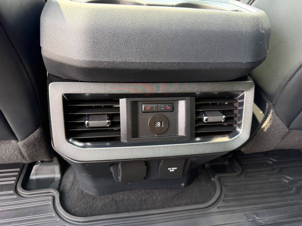Used 2023 Ford F350 Platinum w/ FX4 Off-Road Package AWD/4WD image 40
