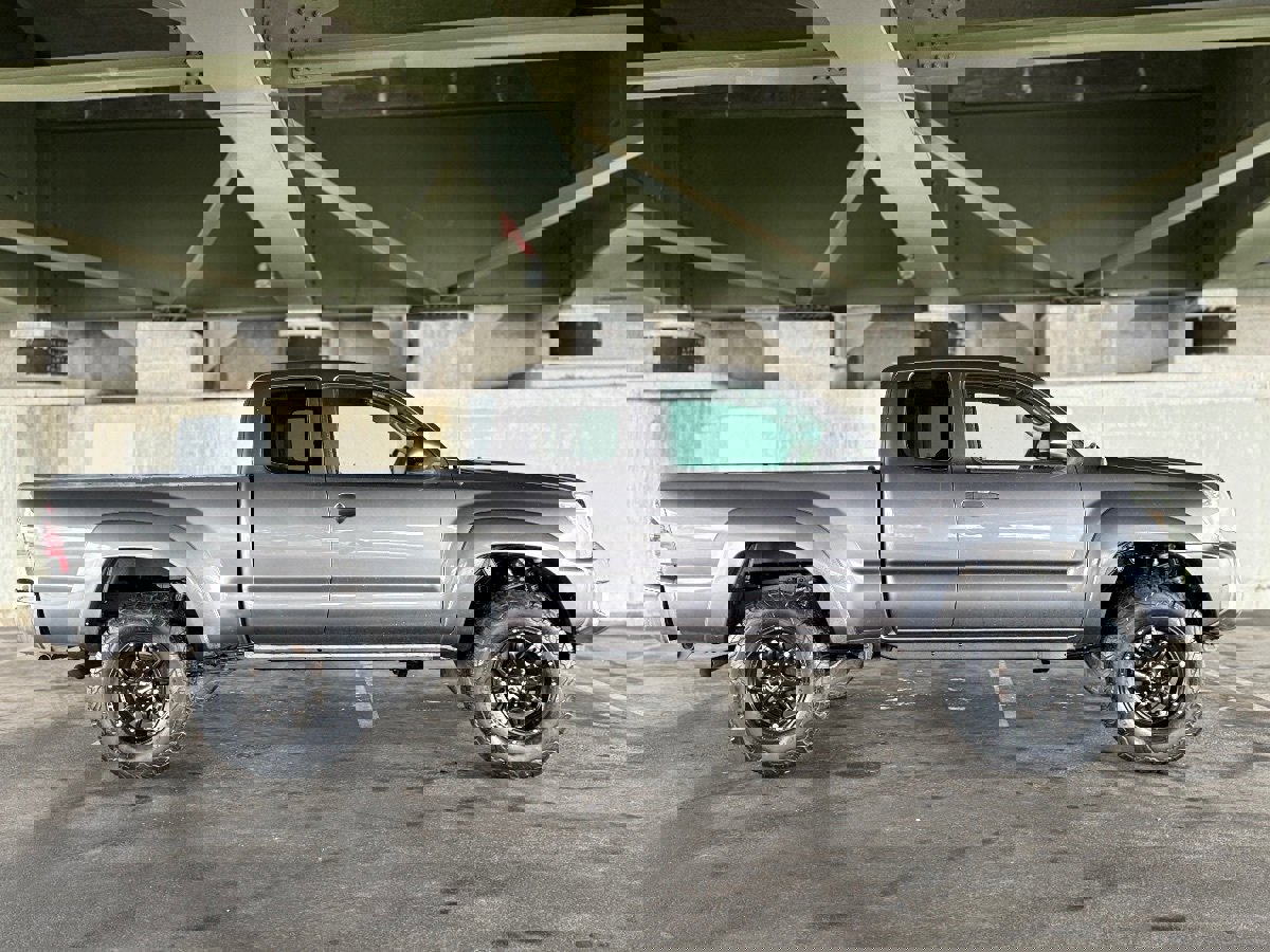 Used 2012 Toyota Tacoma 4x4 Access Cab w/ SR5 Pkg image 2