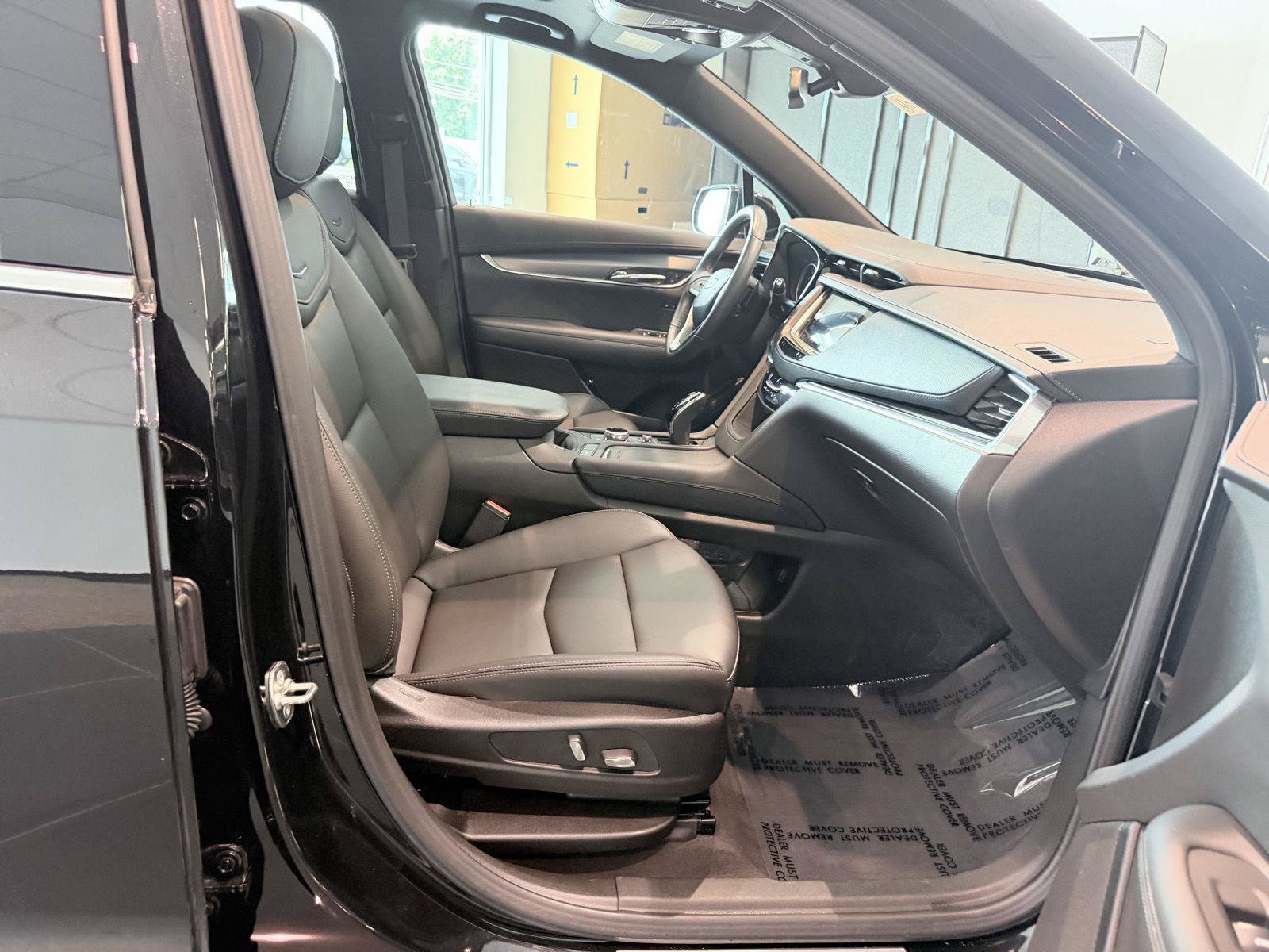 Certified 2024 Cadillac XT6 Luxury w/ LPO, Floor Liner Package AWD/4WD image 28