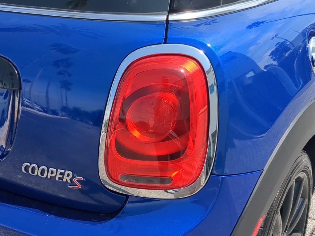 Used 2019 MINI Cooper S w/ Signature Upholstery Package FWD image 8