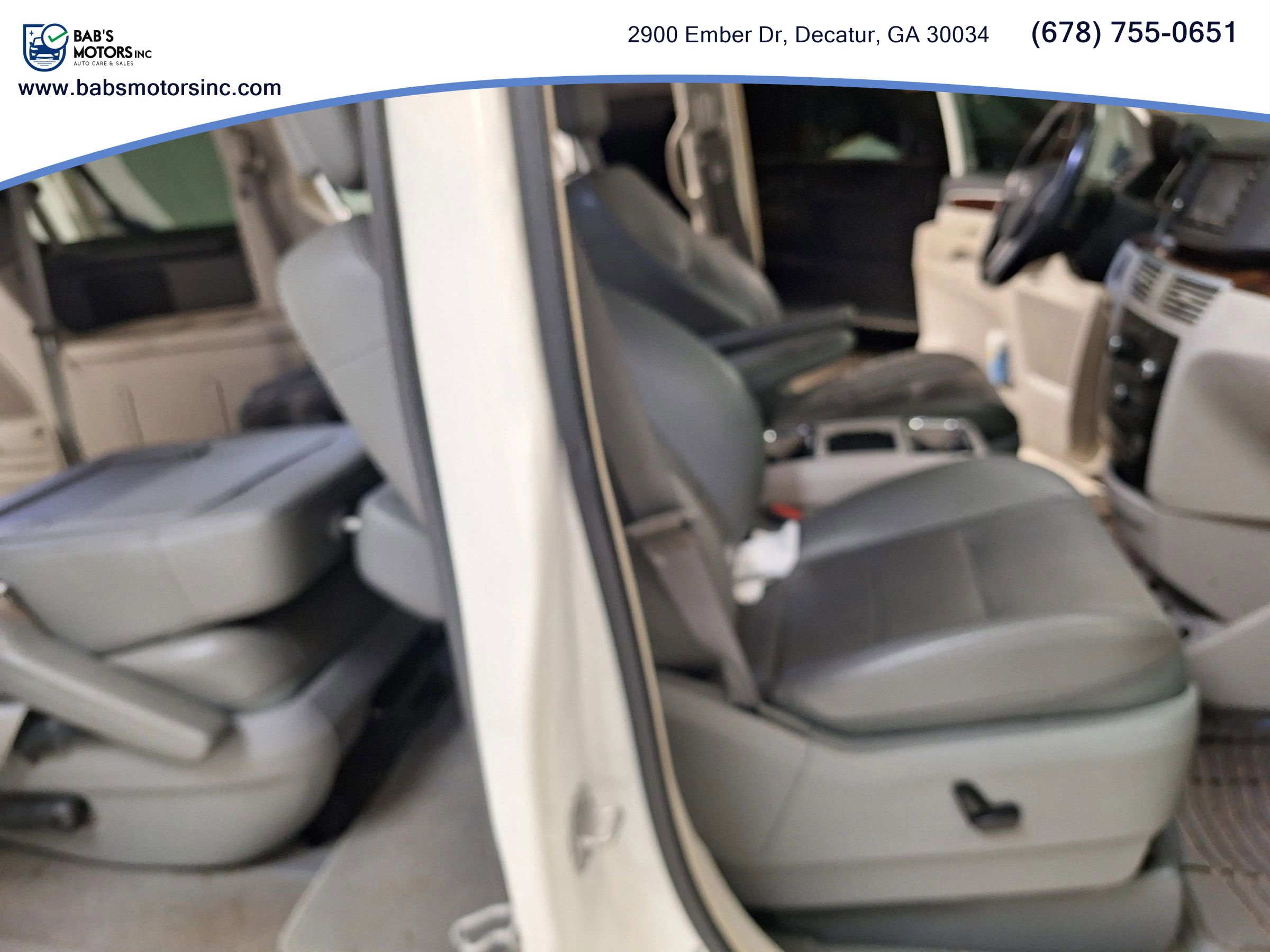 Used 2011 Volkswagen Routan SEL Premium FWD image 38