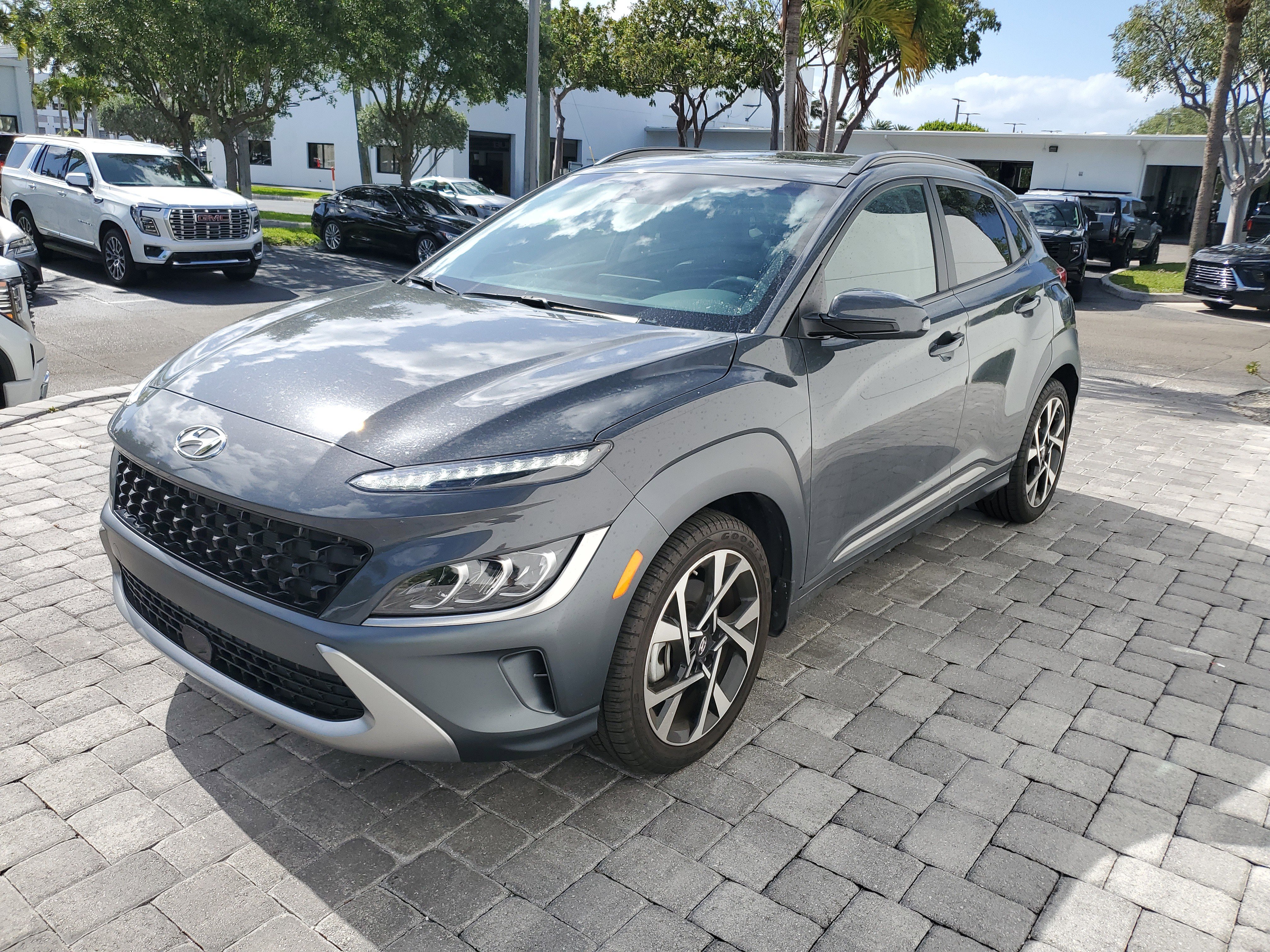 Used 2023 Hyundai Kona Limited image 3