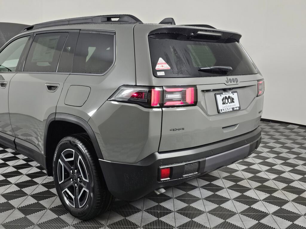 New 2026 Jeep Cherokee Laredo image 14