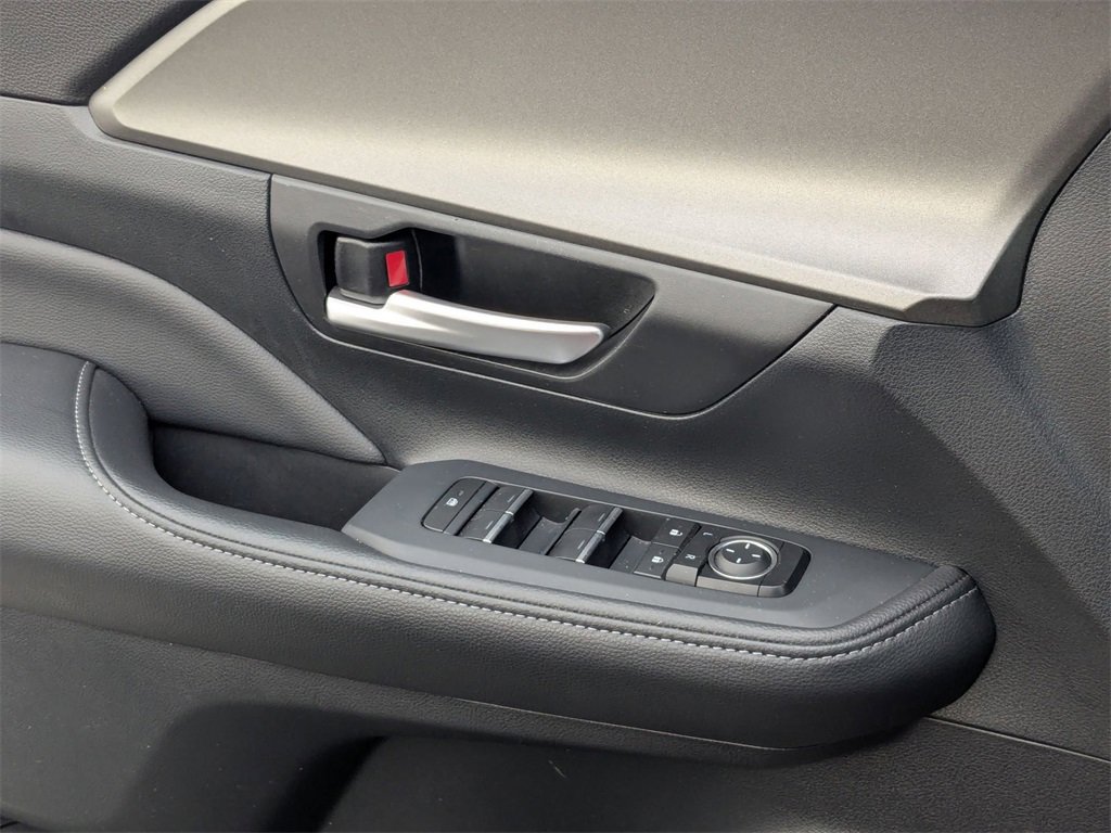 Used 2025 Toyota Grand Highlander AWD image 14