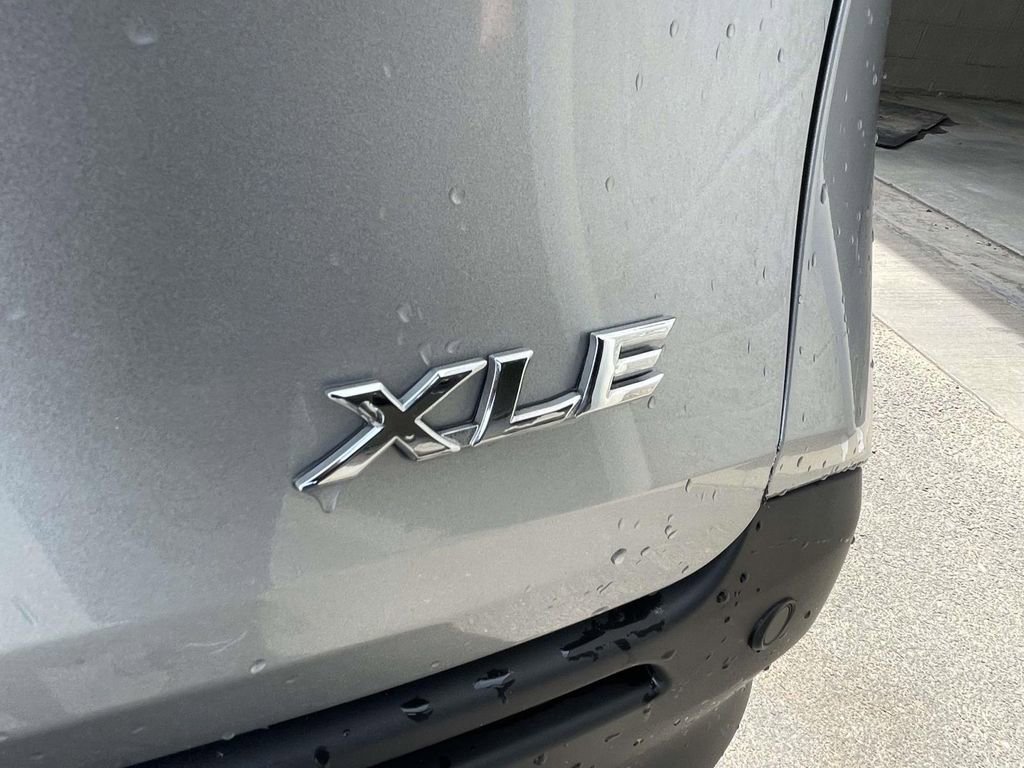 Used 2025 Toyota Sienna XLE image 19