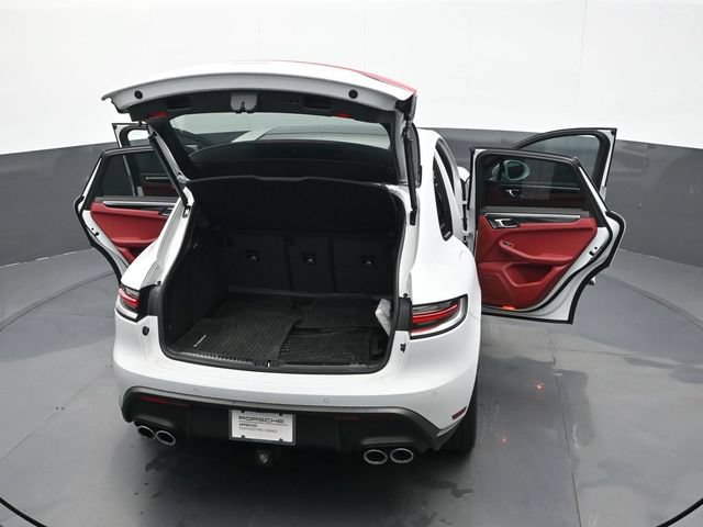Certified 2025 Porsche Macan AWD/4WD image 27