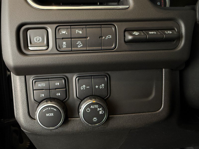 Used 2021 Chevrolet Suburban High Country AWD/4WD image 38