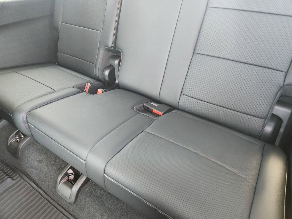 Used 2025 Chevrolet Traverse LT w/ Driver Confidence Package image 31