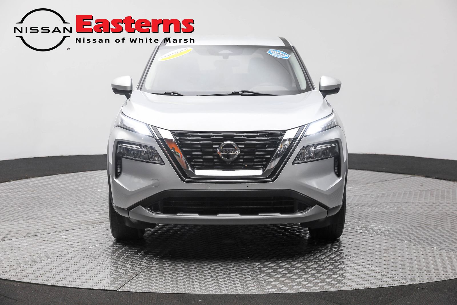 Used 2021 Nissan Rogue SV image 3