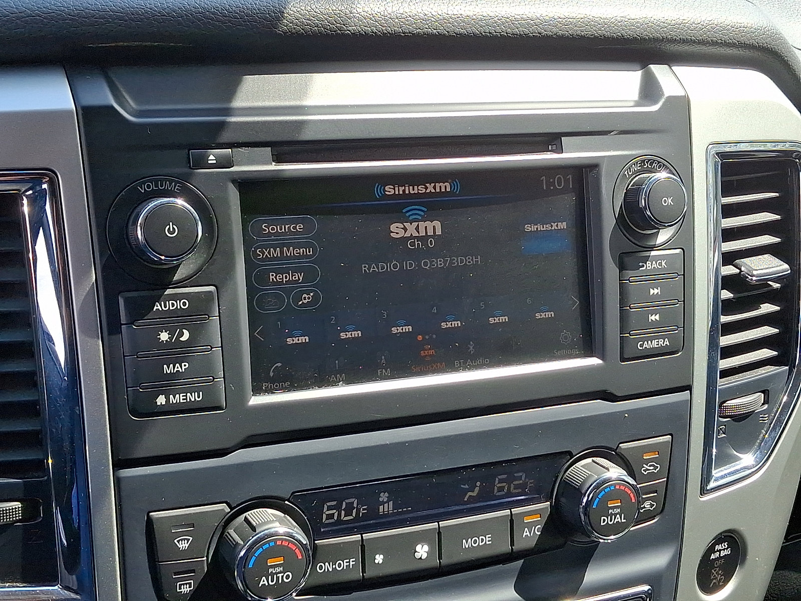 Used 2019 Nissan Titan SV w/ SV Convenience Package image 17