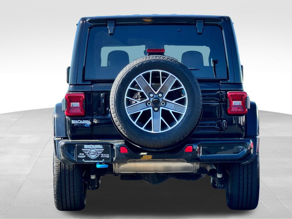 Used 2022 Jeep Wrangler Unlimited Sahara AWD/4WD image 6