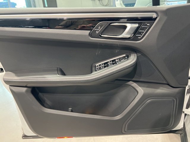 Used 2025 Porsche Macan Turbo image 14