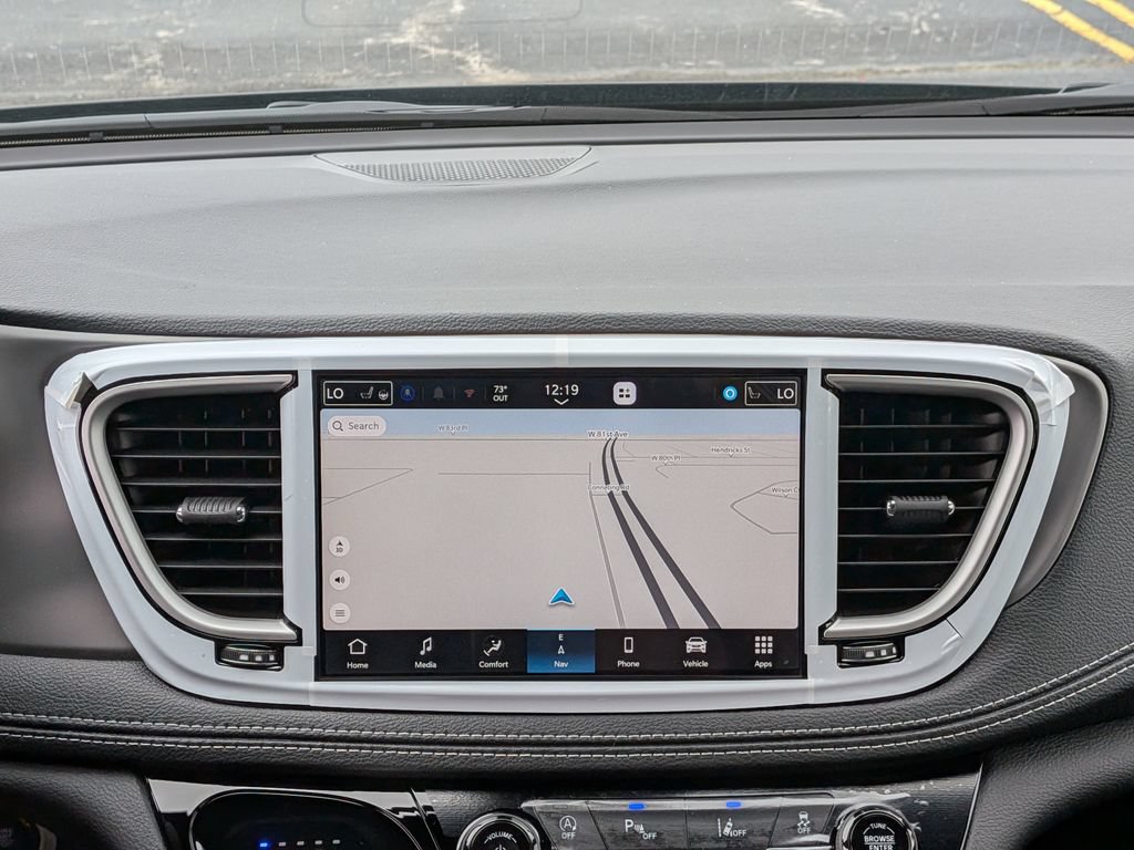 New 2027 Chrysler Pacifica Limited AWD/4WD image 21