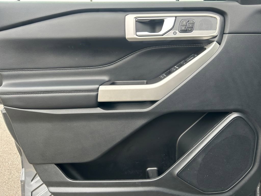 Used 2022 Ford Explorer Limited w/ Equipment Group 301A image 22
