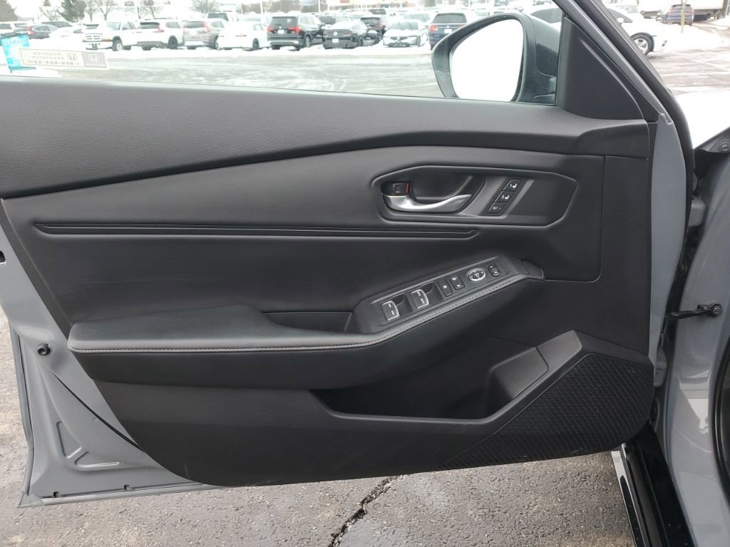 Used 2025 Honda Accord Sport image 32