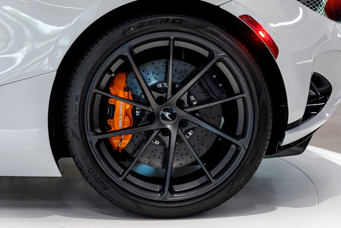 Used 2027 McLaren 750S RWD image 48
