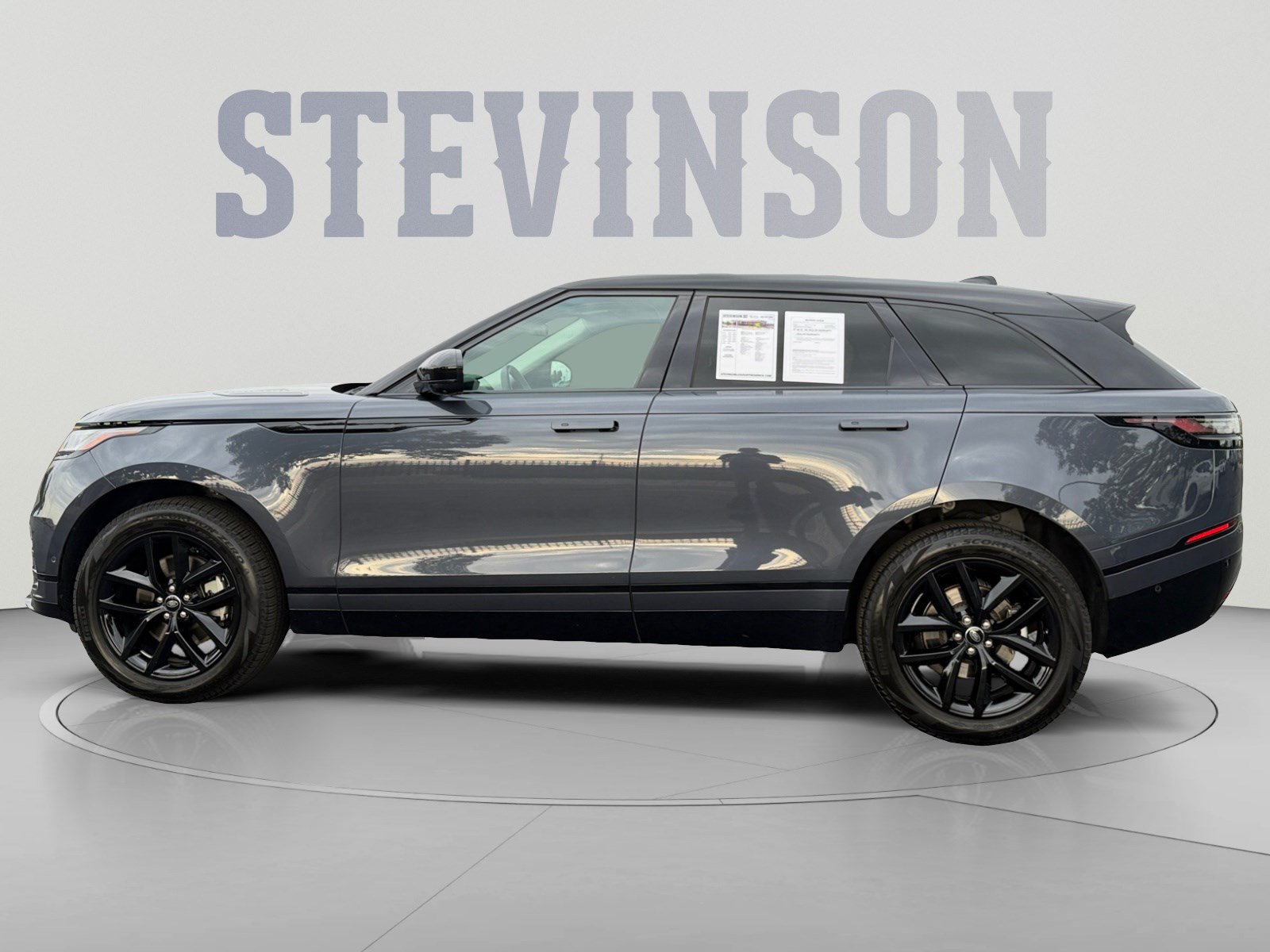Used 2025 Land Rover Range Rover Velar Dynamic SE AWD/4WD image 2