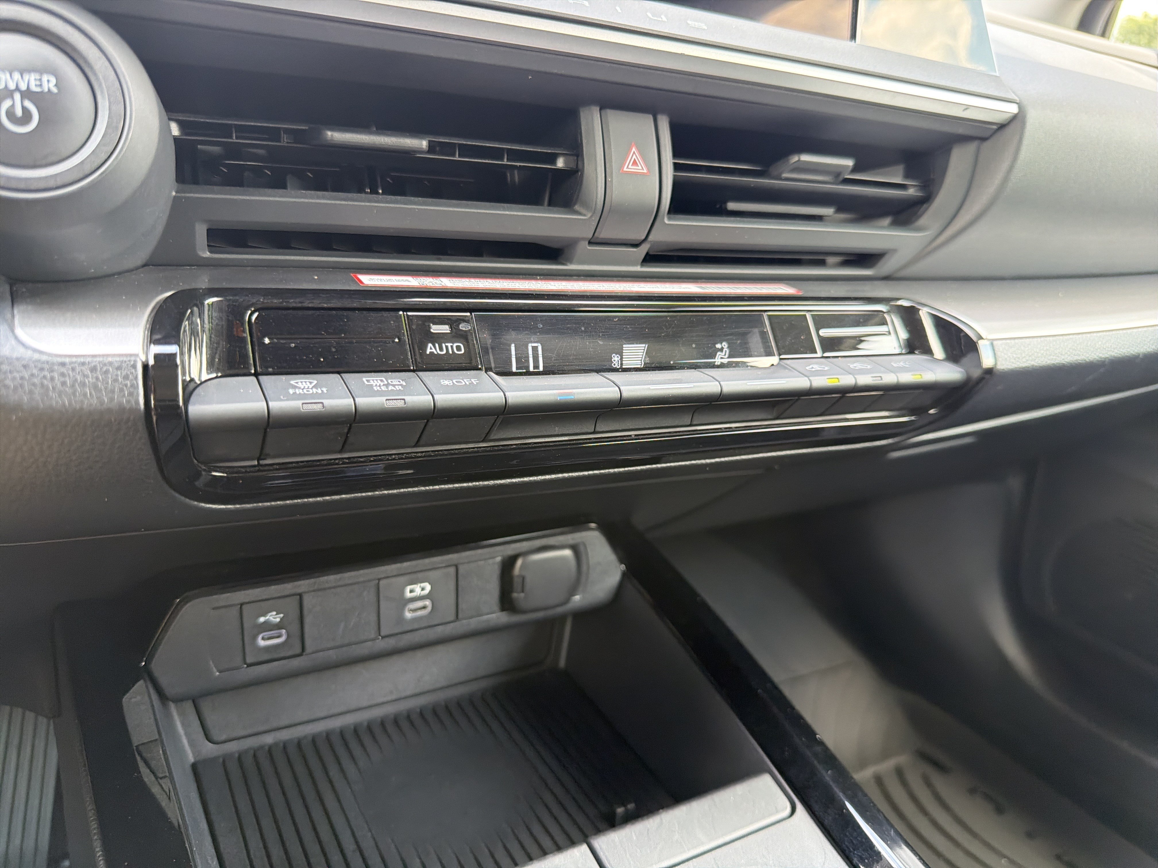 Certified 2025 Toyota Prius LE AWD/4WD image 8