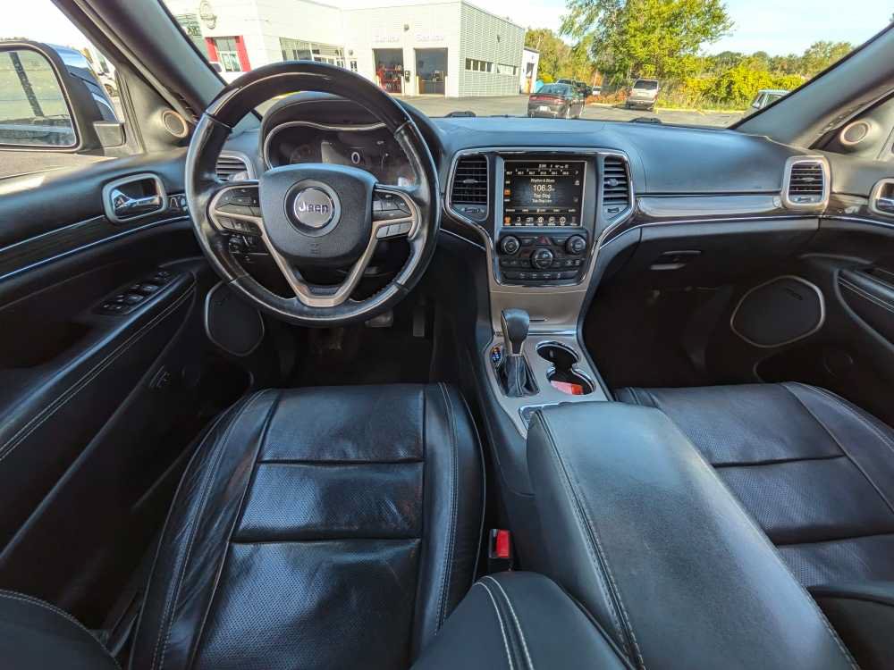 Used 2017 Jeep Grand Cherokee Overland AWD/4WD image 12