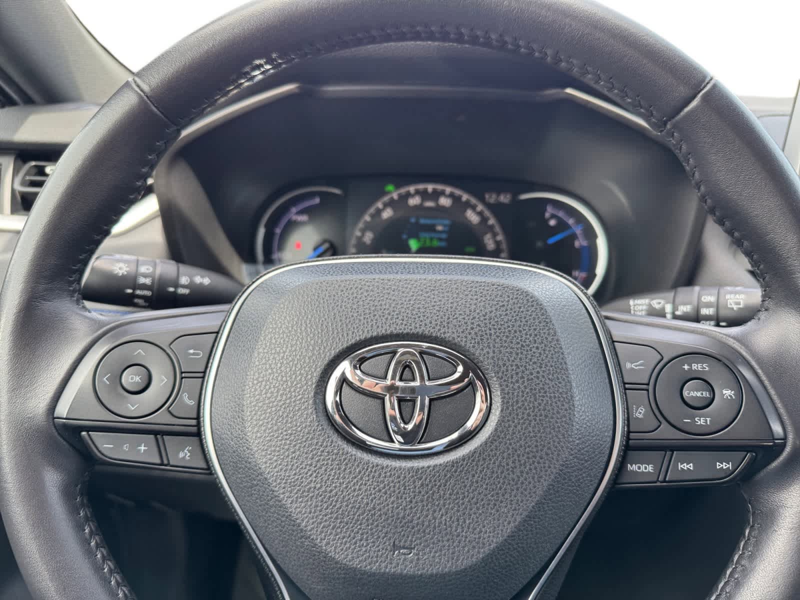 Used 2019 Toyota RAV4 XSE AWD/4WD image 18