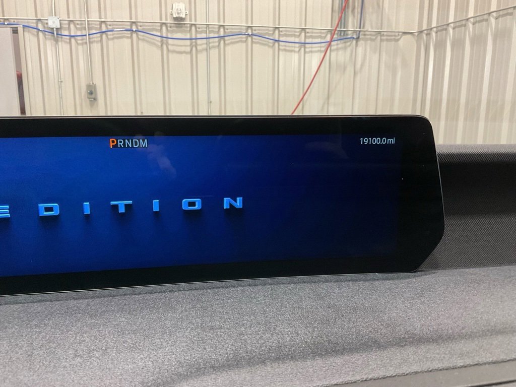 Used 2025 Ford Expedition Active image 17