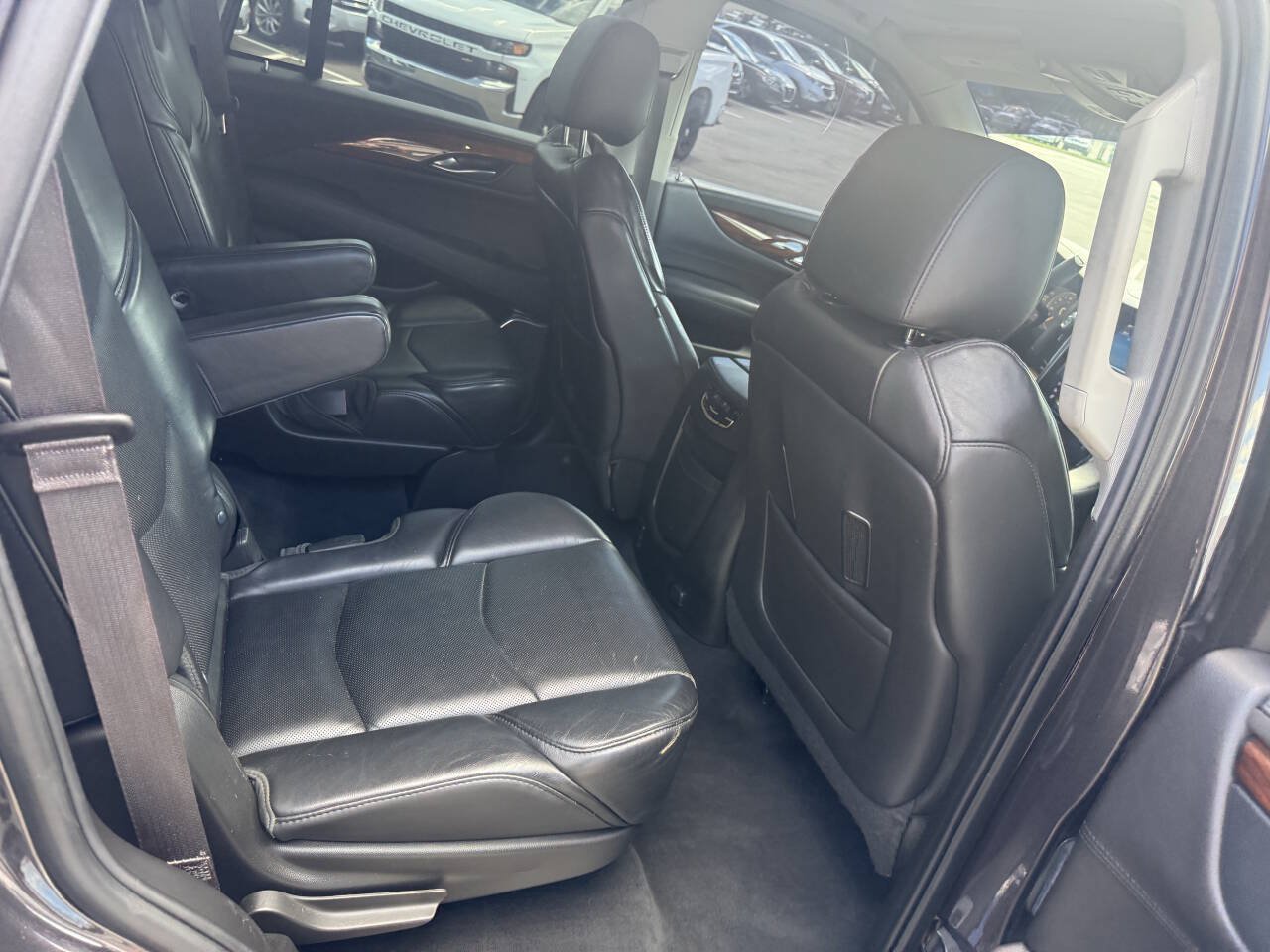 Used 2015 Cadillac Escalade Luxury AWD/4WD image 16