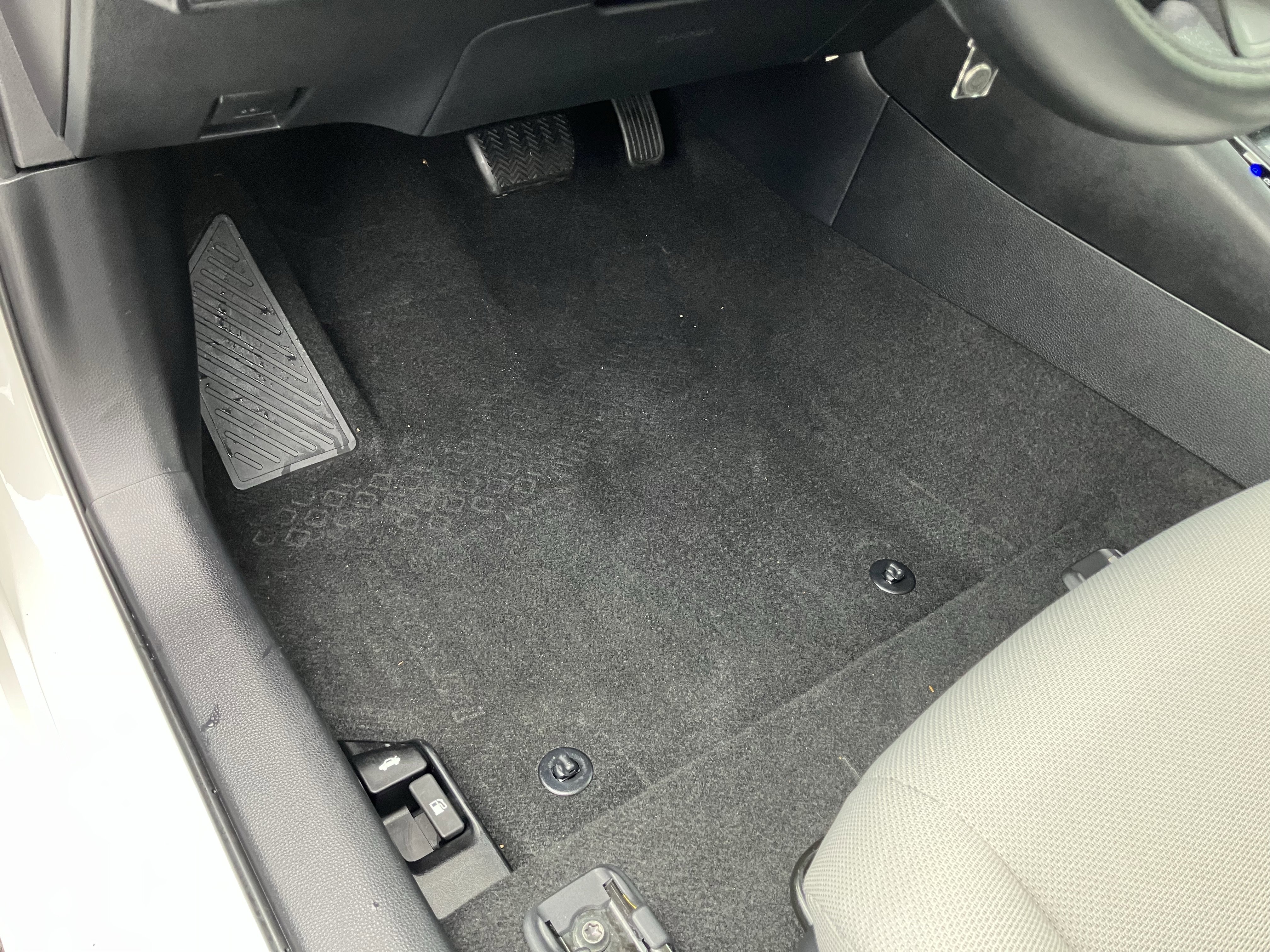 Used 2020 Toyota Corolla L image 18