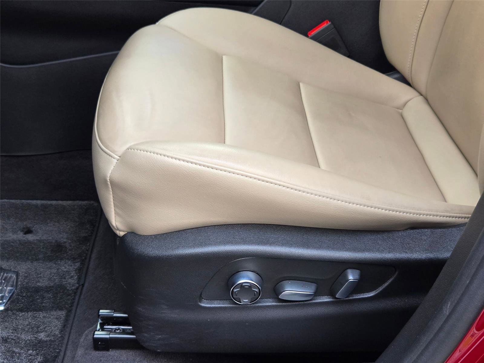 Used 2024 Cadillac XT4 Premium Luxury w/ Cold Weather Package FWD image 26