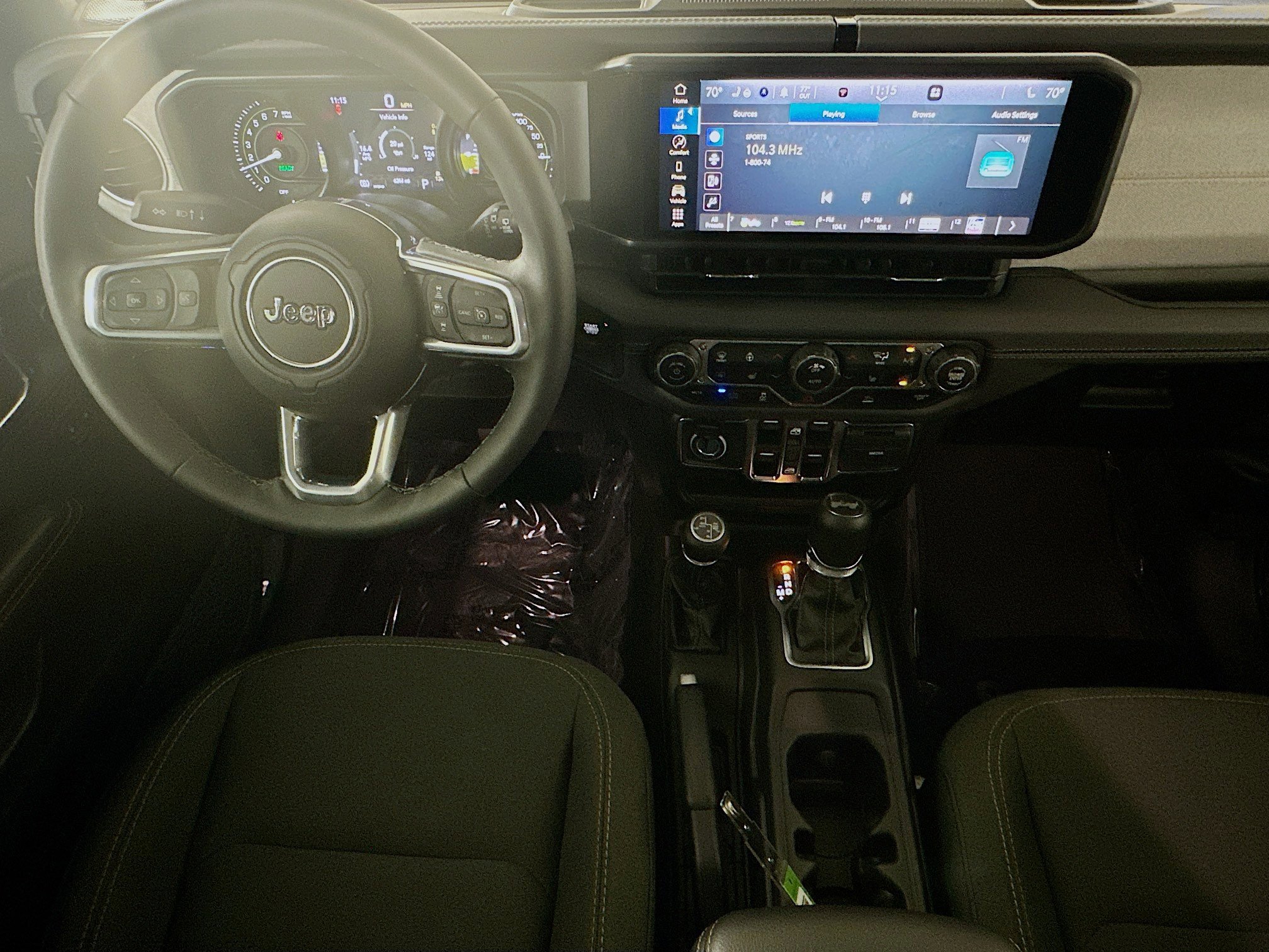 Used 2025 Jeep Wrangler Sahara image 27