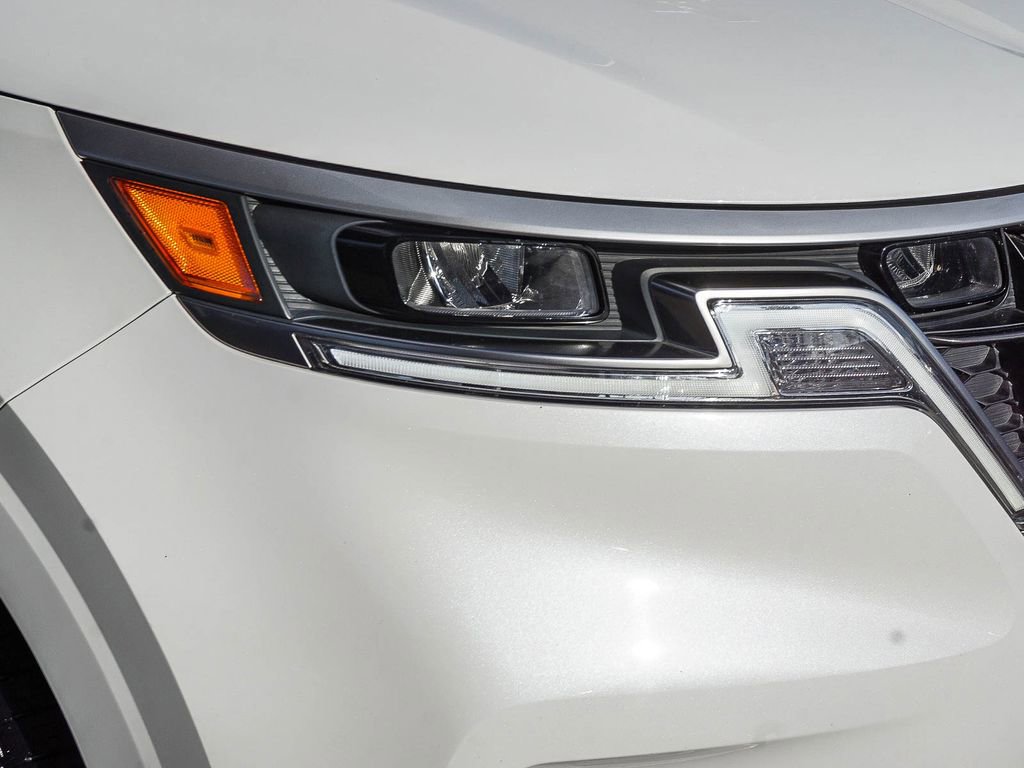 Used 2024 Kia Carnival LX FWD image 11