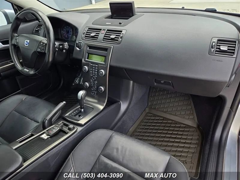 Used 2011 Volvo C30 T5 R-Design image 2